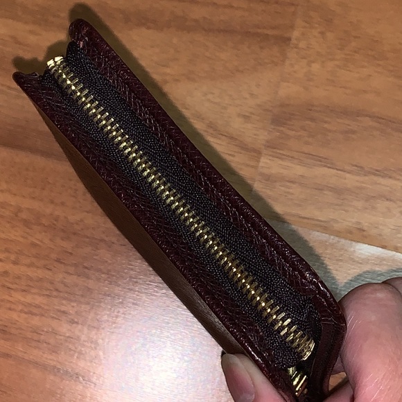 Authentic Louis Vuitton Taiga Zip Around Bifold Wallet - Picture 7 of 16